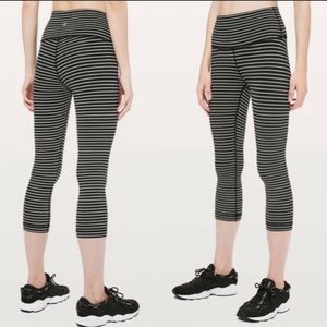 LULULEMON Size 2 Crop Leggings Wunder Under HR black and white stripes NWT